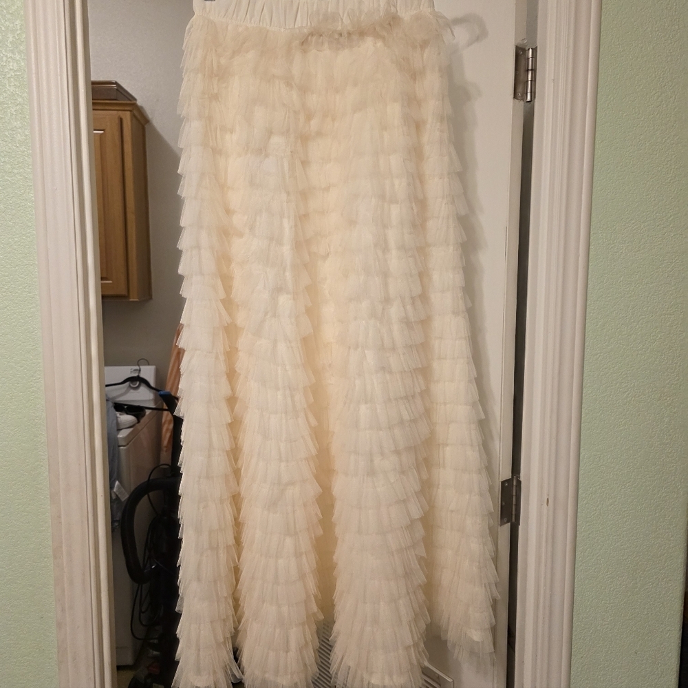 Chicwish Swan Cloud Tulle Tiered Maxi EUC M/L - Picture 16 of 17